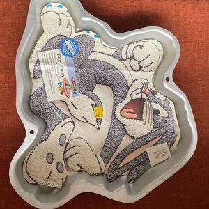 Bugs Bunny cake pan